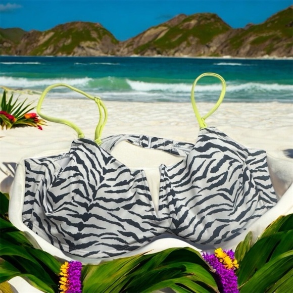 NOBO Other - $10 Add-on | Black and White Zebra Print Bikini Top